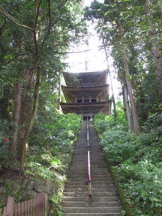 大岩山日石寺三重塔　[町指定有形文化財]の画像1