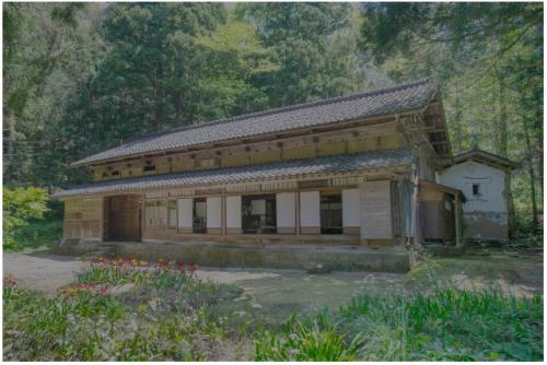 山崎家住宅主屋及び土蔵　正面全景