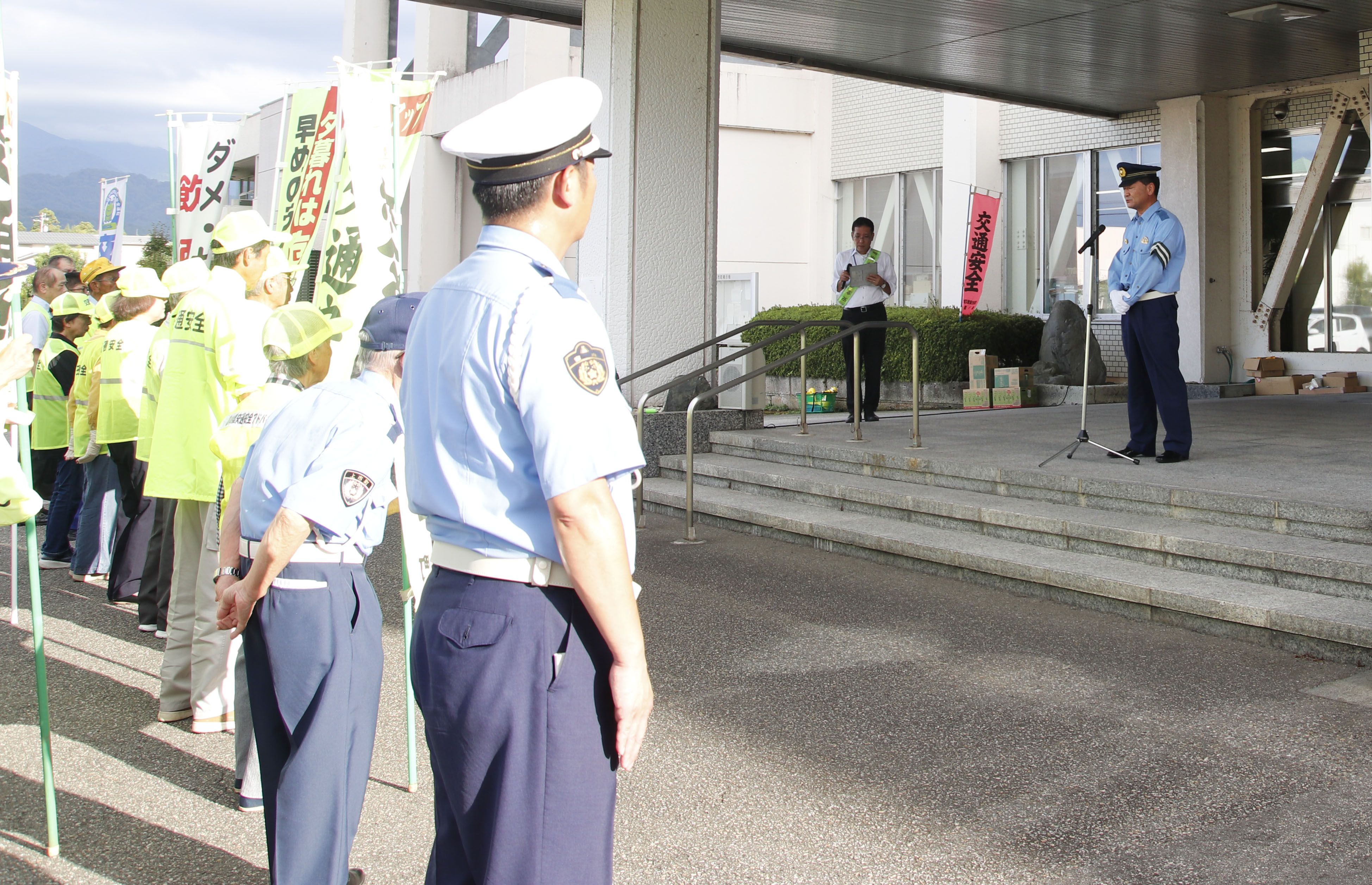 青木警察署長