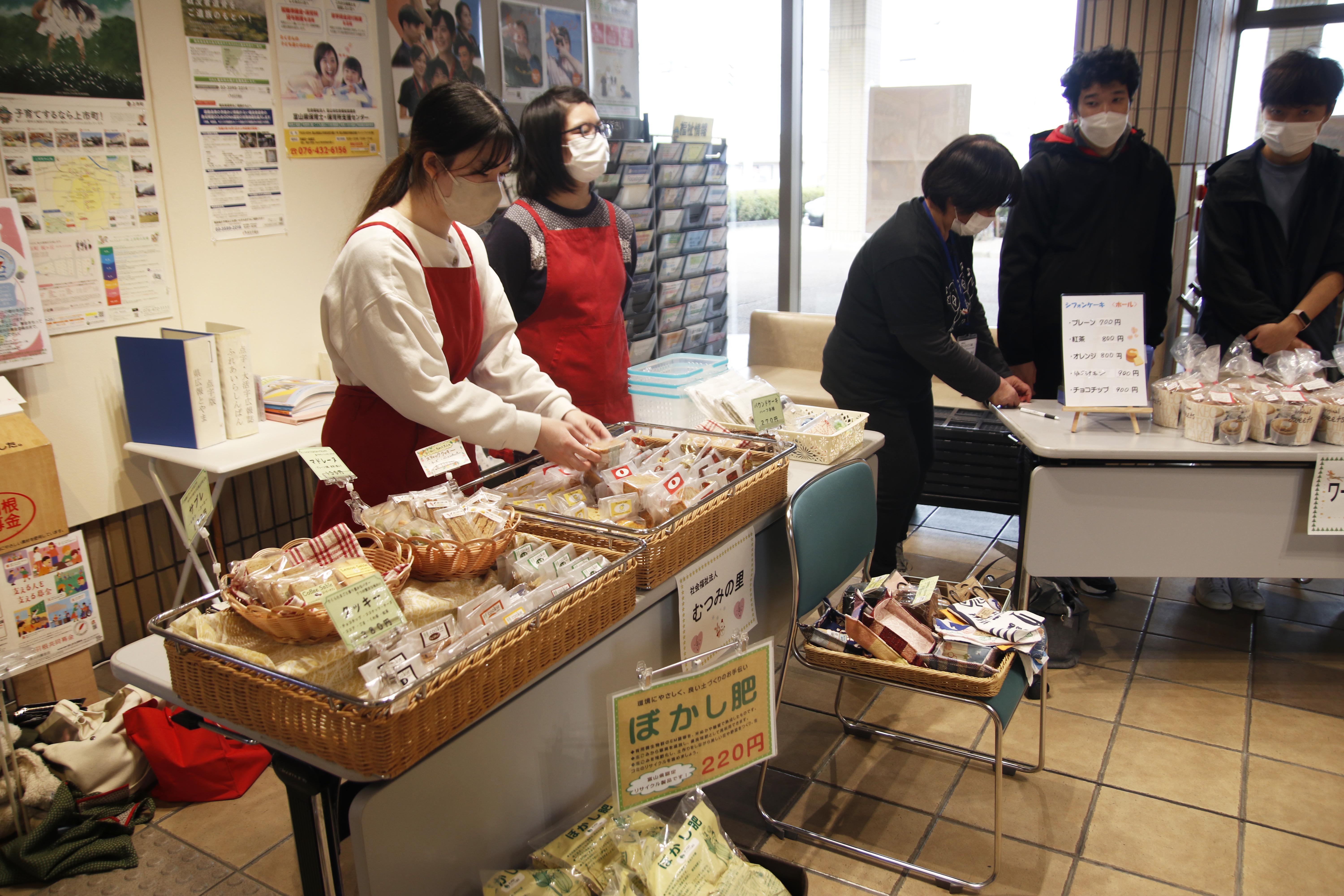 販売