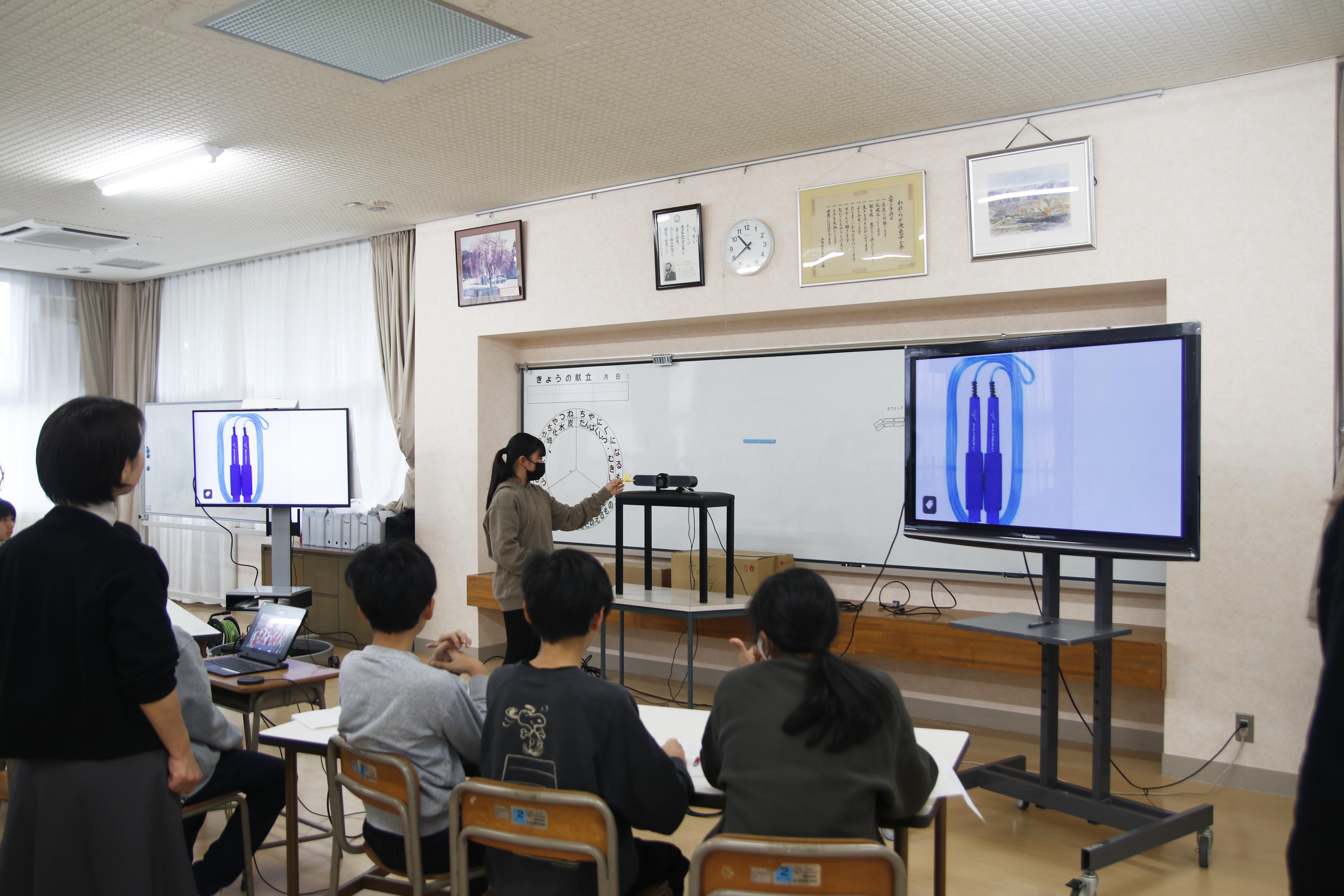 鶴をみせる様子