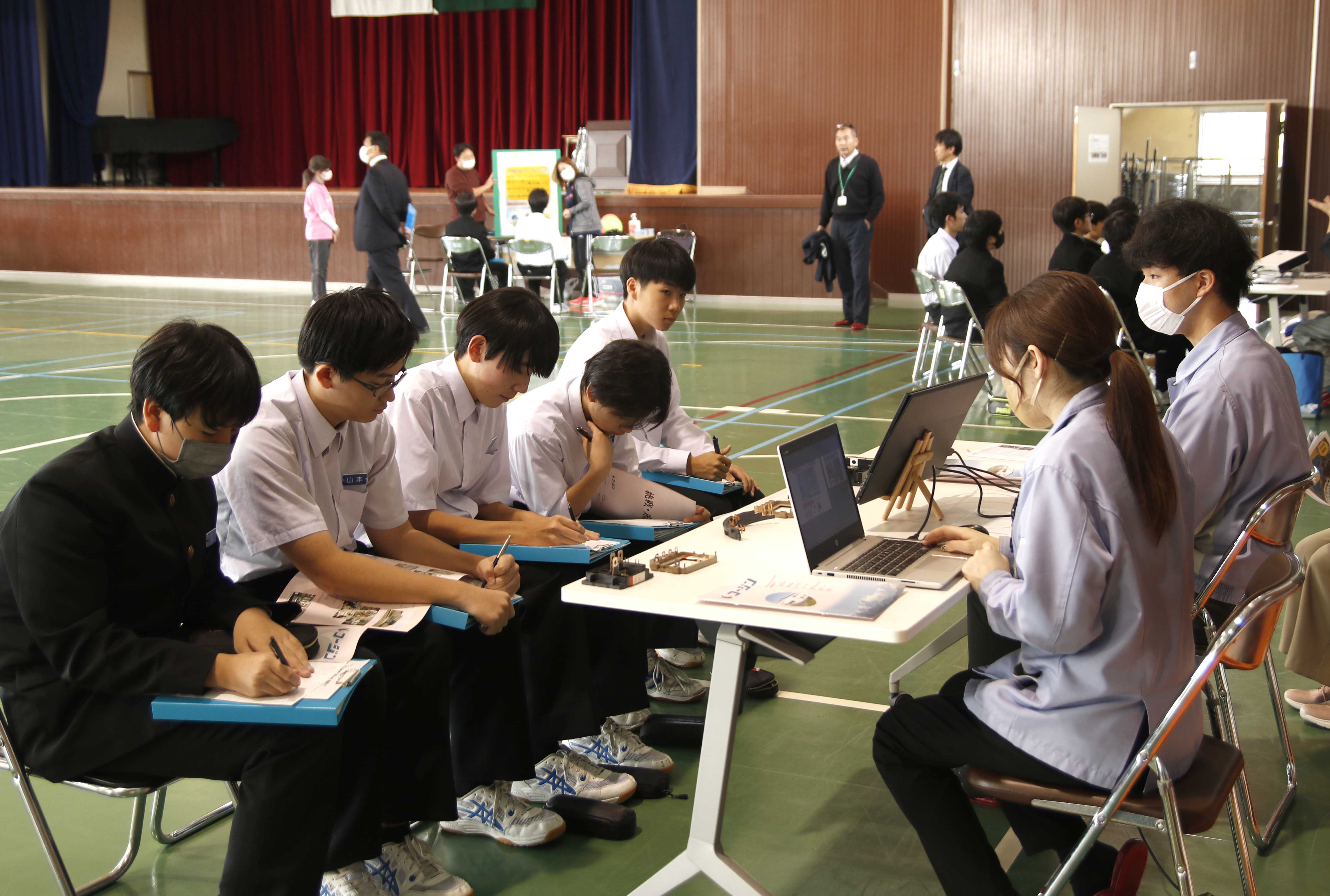 学ぶ会の様子(コージン)