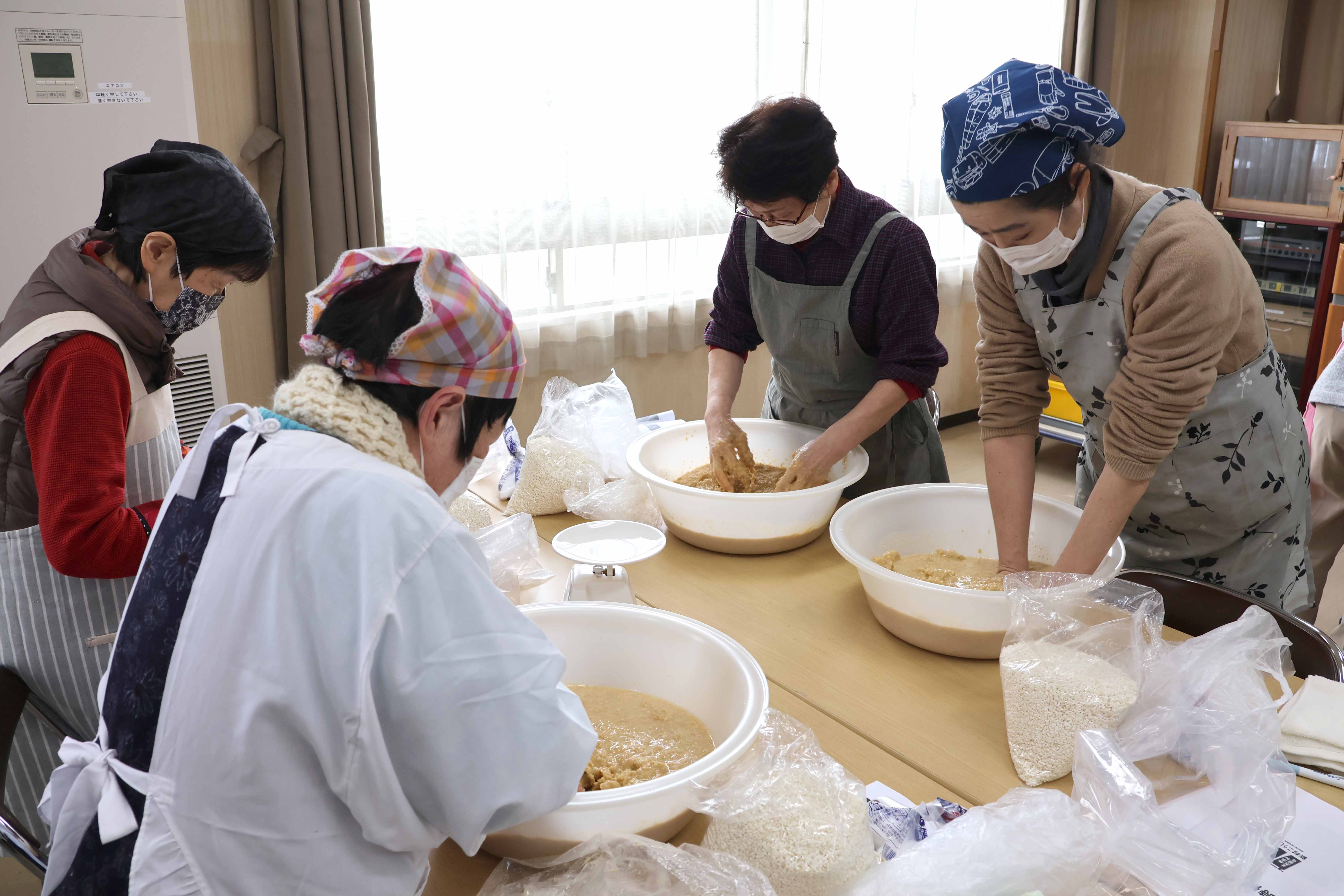 材料を混ぜる様子
