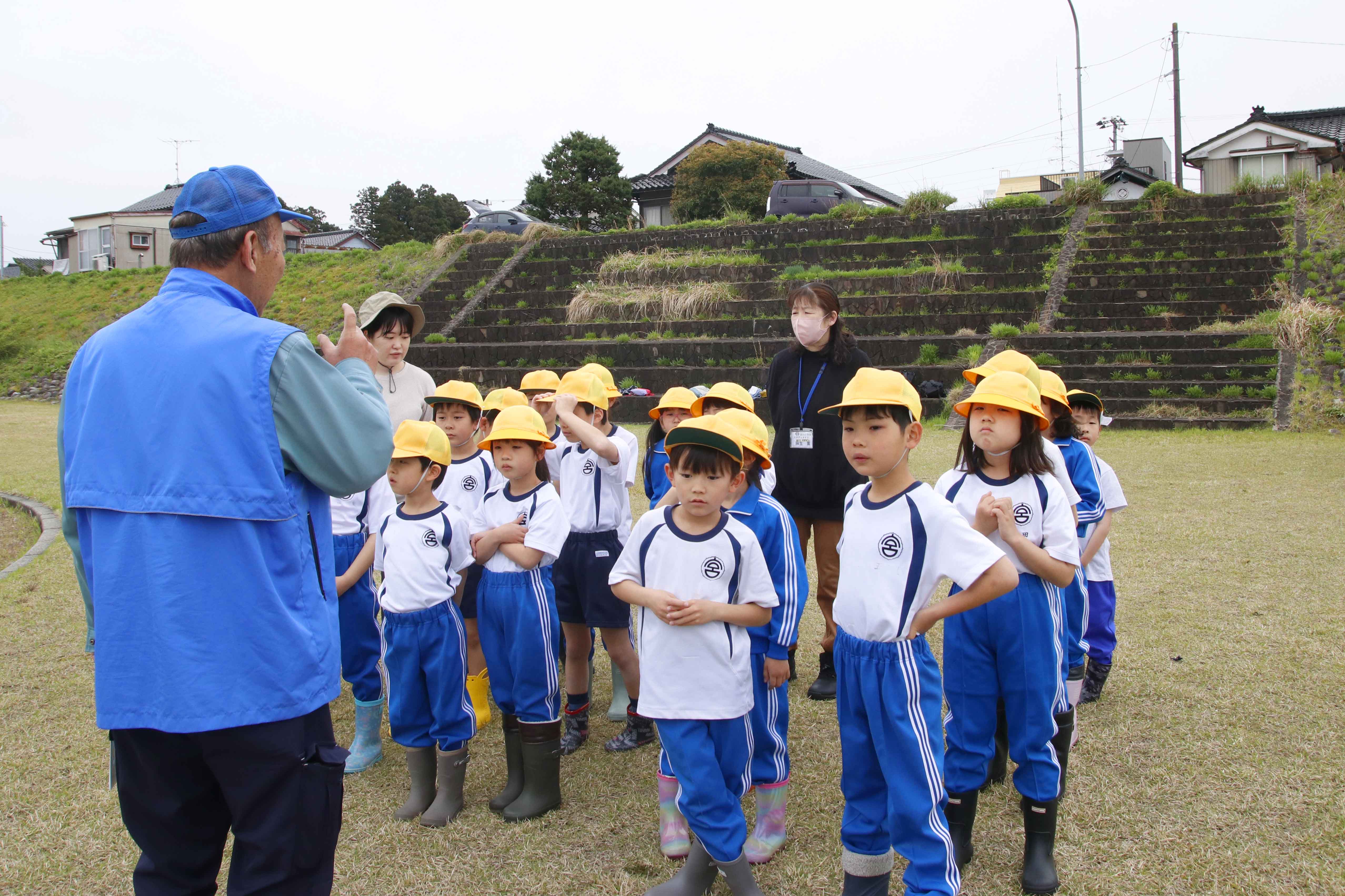 説明を受ける様子