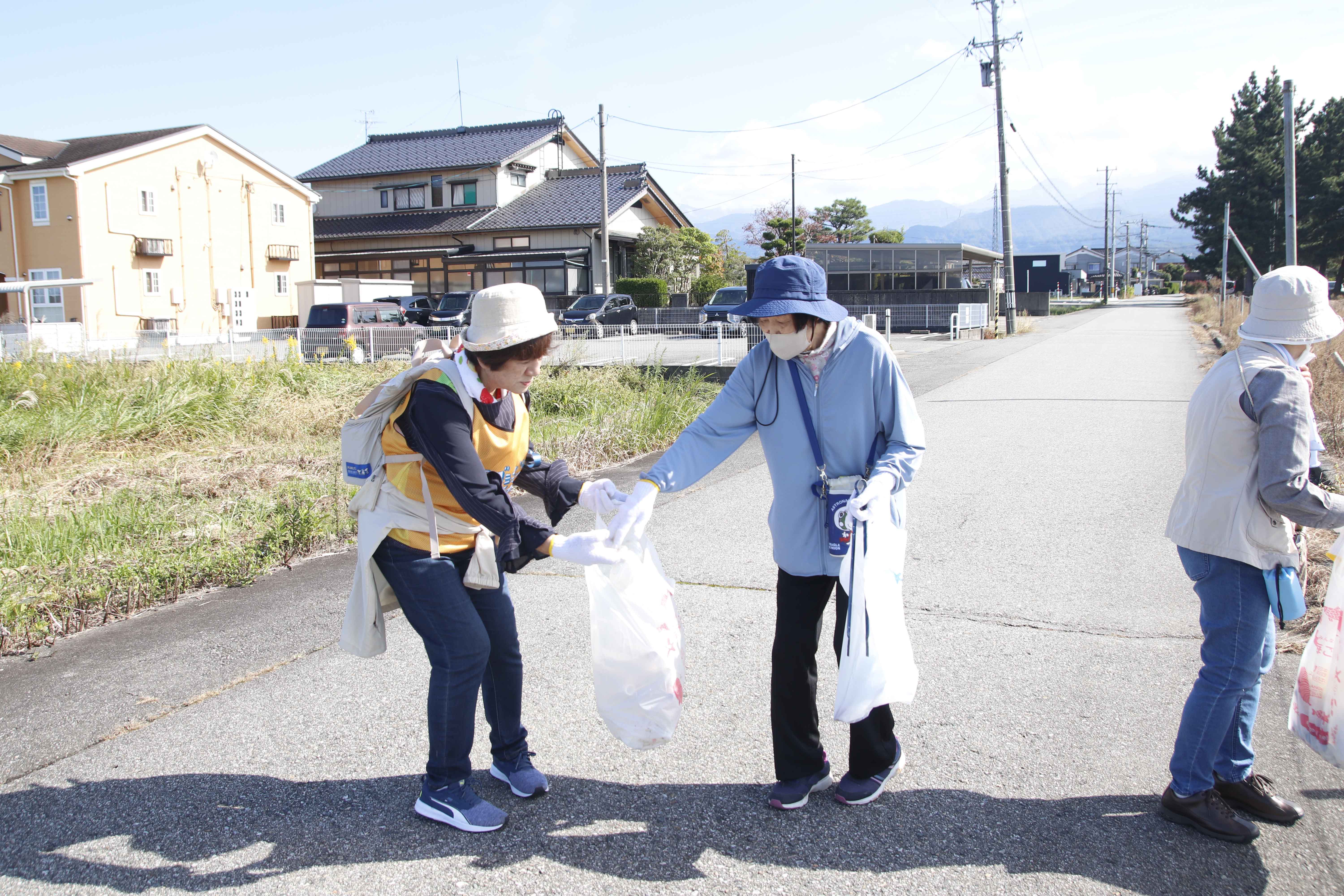 ごみ拾い