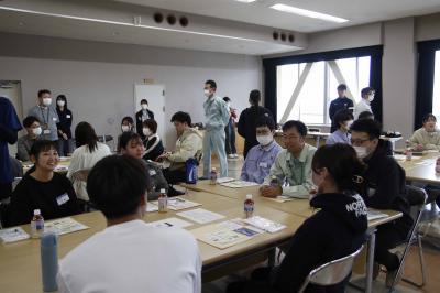 交流する参加者